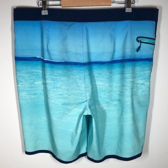 MEN’S Vineyard Vines Photo Reel Sailing Stripe Board Shorts Size  40 - Picture 8 of 10